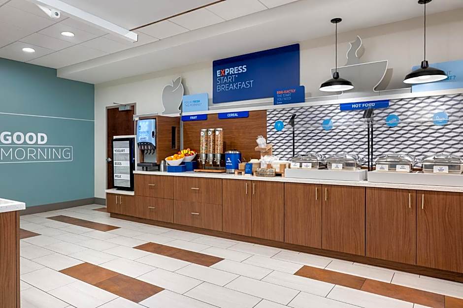 Holiday Inn Express Calhoun South By IHG