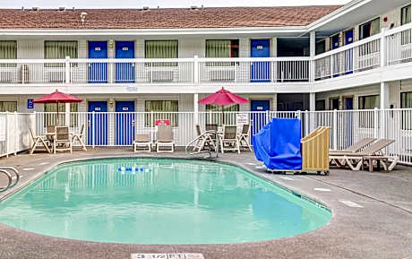 Motel 6-Medford, OR - North