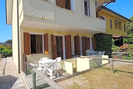 Relax in our flat with garden in Rosolina