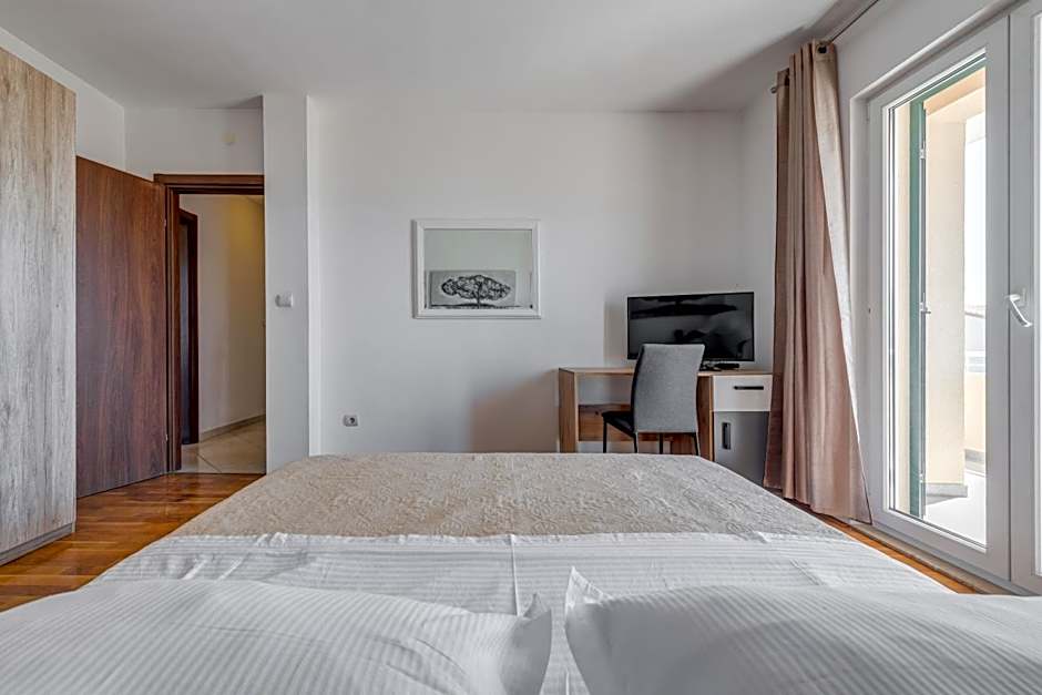 Apartment Renata + PRIVATE swimming pool in SPLIT