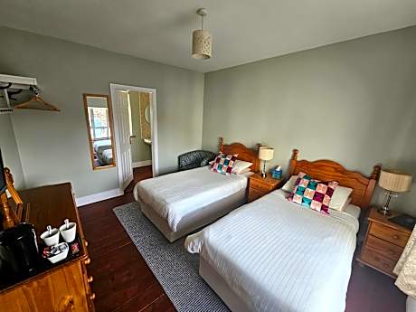 Twin Room with Private Bathroom
