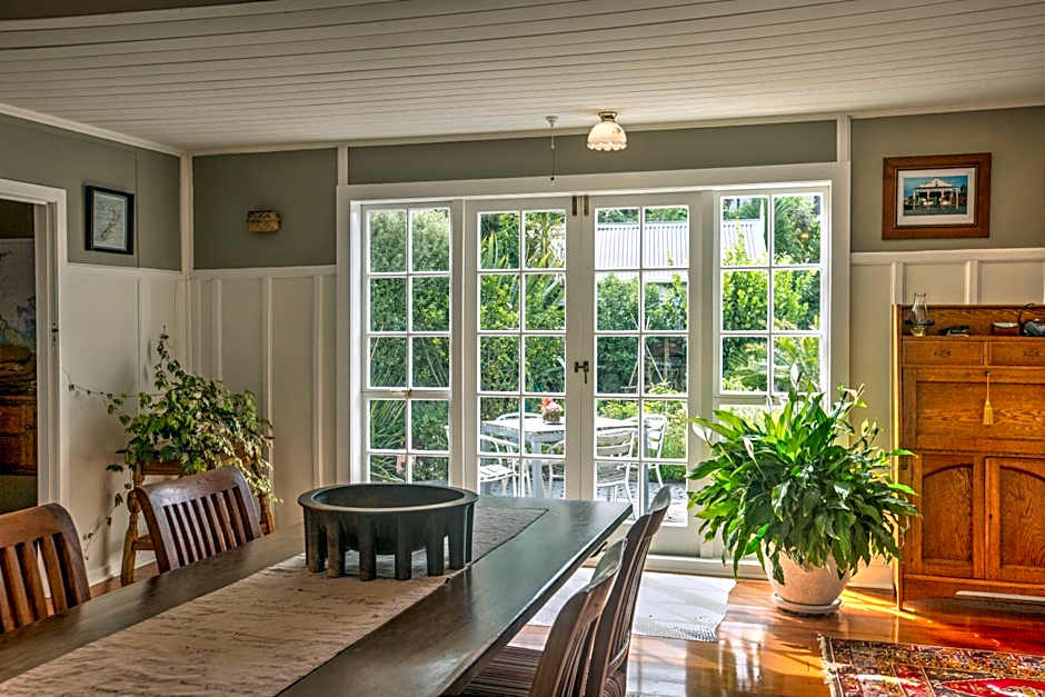 Arcadia Lodge Russell