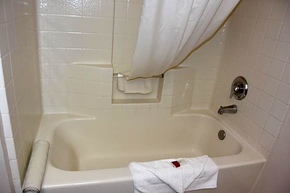 Travelodge Suites by Wyndham Newberg 