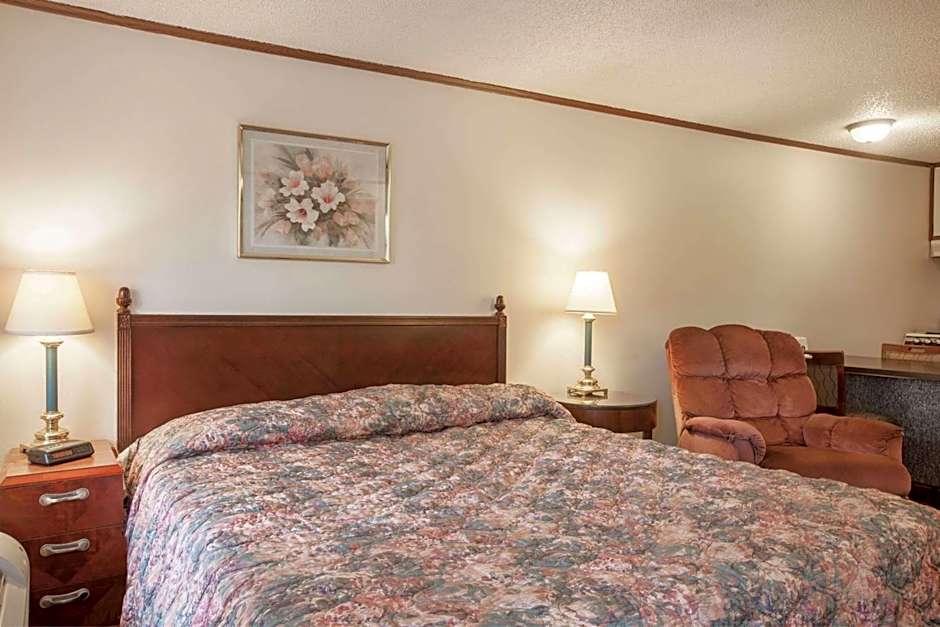 Knights Inn Greenburg