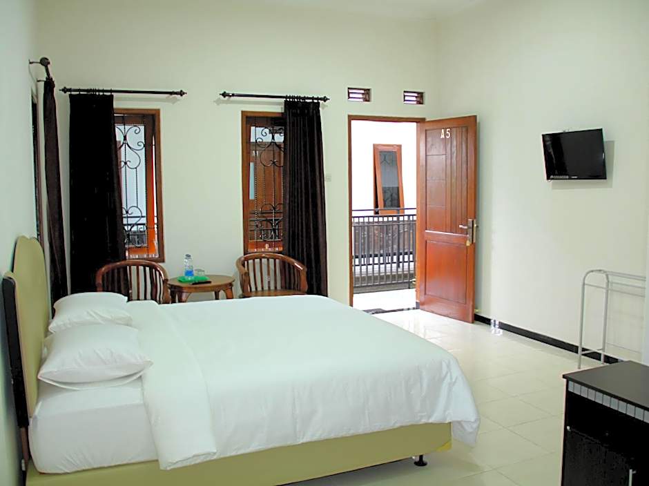 Baliku Guest House – Malang, MO