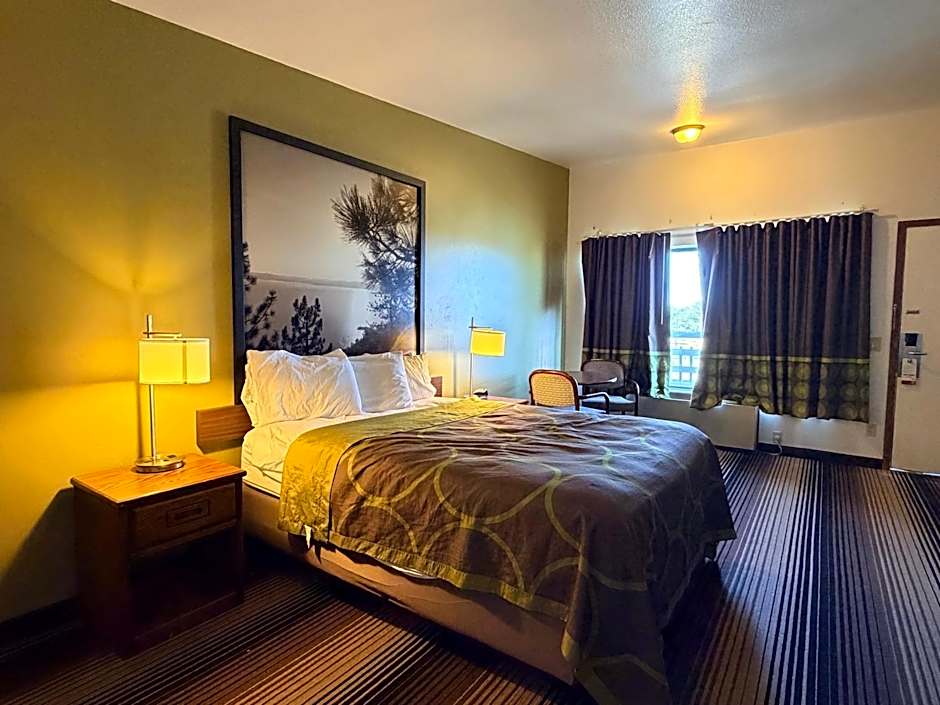 Super 8 by Wyndham Wells