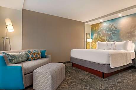 King Room with Sofa Bed and Adapted Tub - Mobility Accessible