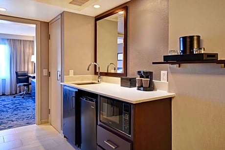 1 King 1Bdrm Mobility Access W/Tub No Smok