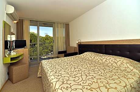 Twin Room with Park View
