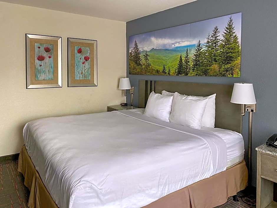 Clarion Pointe - Greensboro Coliseum Area