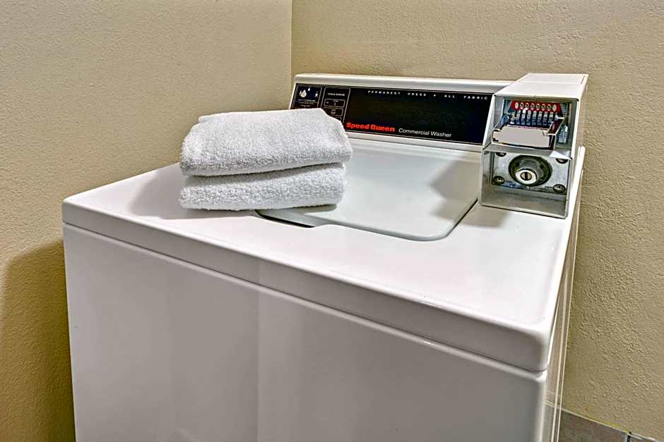 Super 8 by Wyndham Indianapolis Emerson