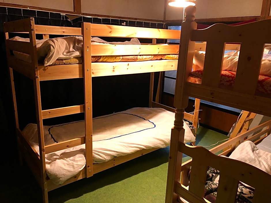 日本一しょぼいゲストハウス ウタラといかん Poor and Shabby GuestHouse "UtaraToikan"