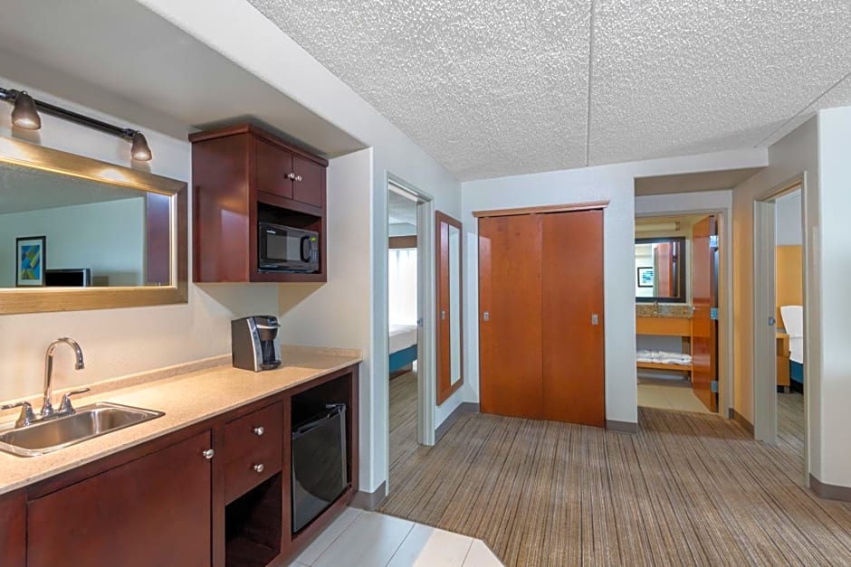 Holiday Inn Express & Suites Wheat Ridge-Denver West, an IHG Hotel