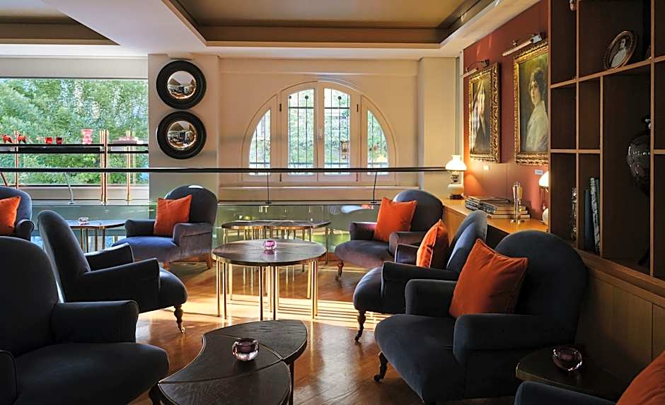 Excelsior Hotel
