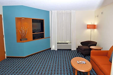 1 Bedroom 2 room Suite, 1 King, Sofa bed