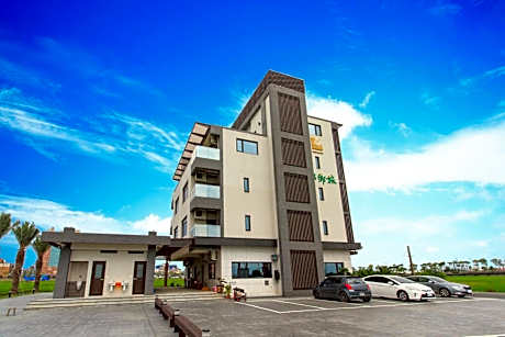 Urban Oasis Inn