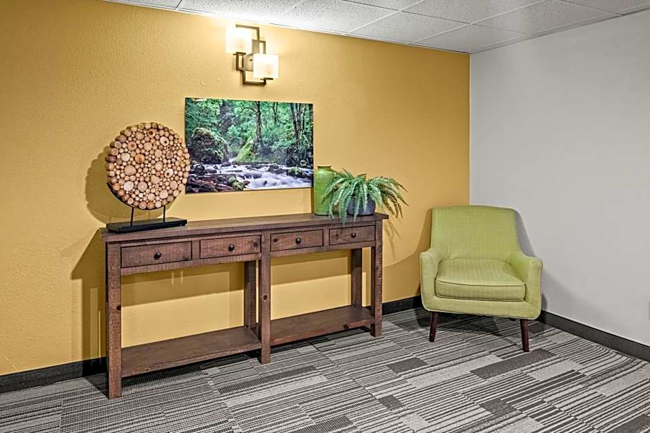 Yosemite Southgate Hotel & Suites