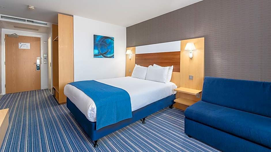 Holiday Inn Express Leigh - Sports Village By IHG