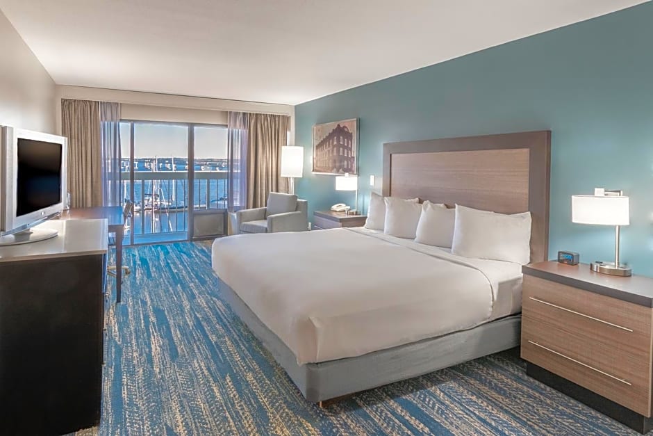 DoubleTree by Hilton New Bern - Riverfront