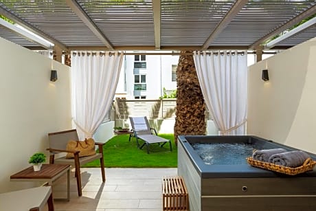Superior Room with Outdoor Jetted Tub