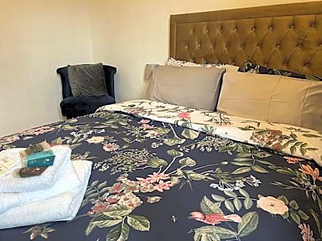 Grand Bleu - London - Next to Piccadilly Line Tube Station & Brand New Facilities