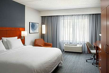 King Room with Bathtub - Mobility Access/Hearing Accessible