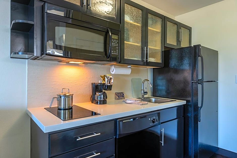Candlewood Suites Springfield South, an IHG Hotel