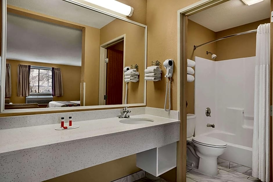 Super 8 by Wyndham S Jordan/Sandy/Slc Area