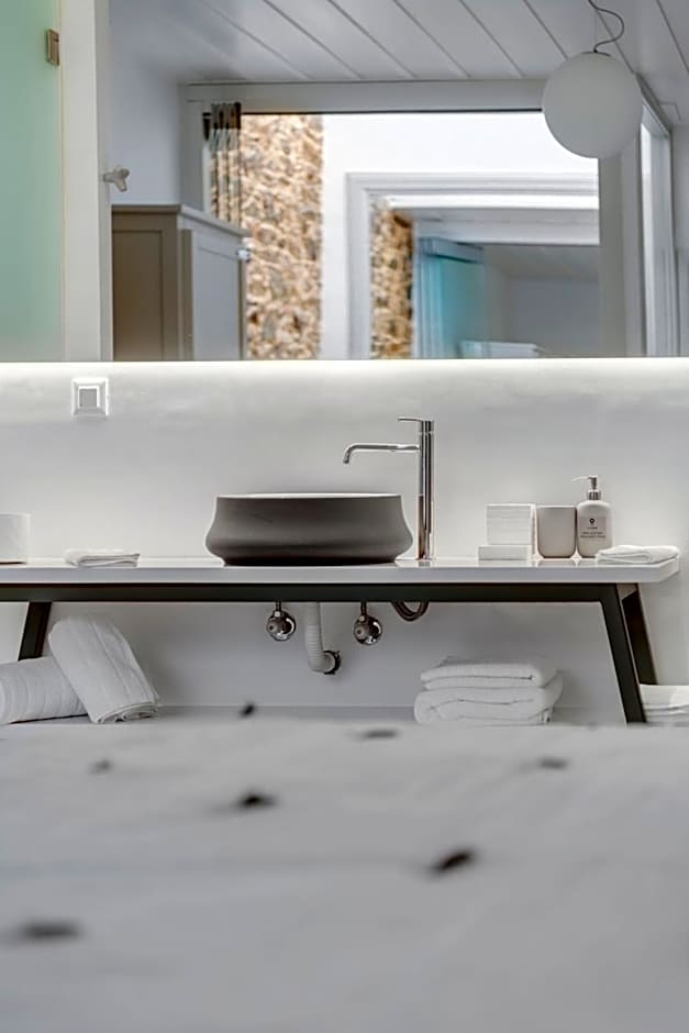 Skylight - 1873 Seafront Luxury Suites on the Harbor, City Center