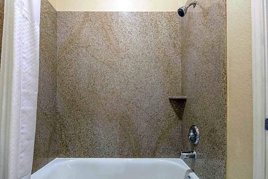 Days Inn by Wyndham Baytown East