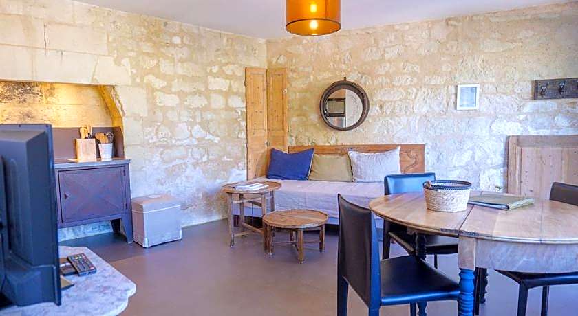 Le Chateau de Candes, sa Tour et ses Suites.