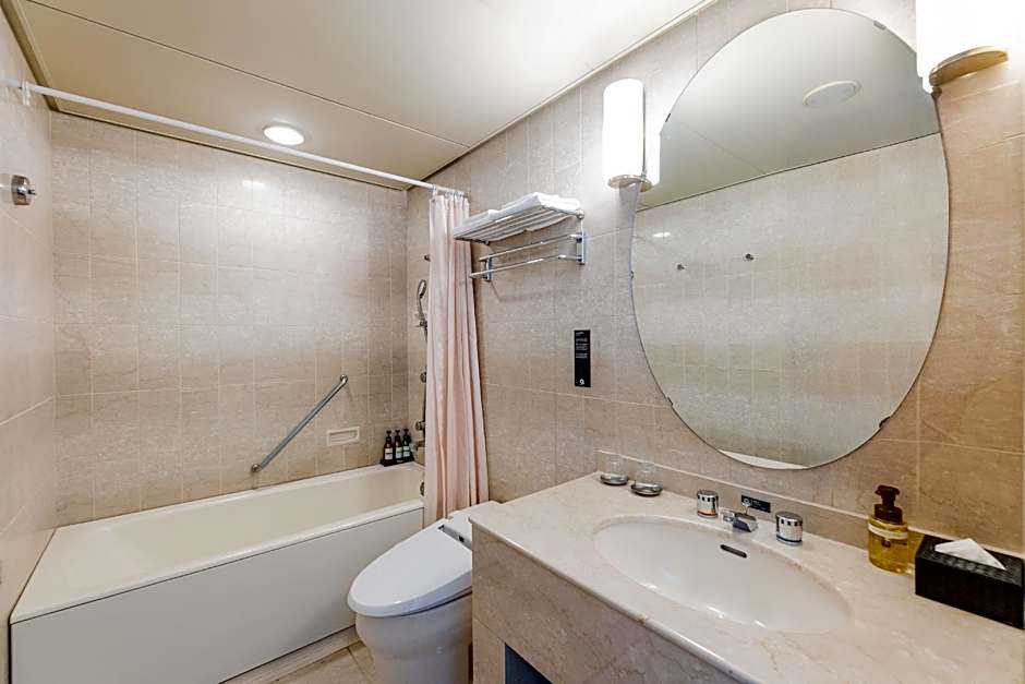 The Qube Hotel Chiba