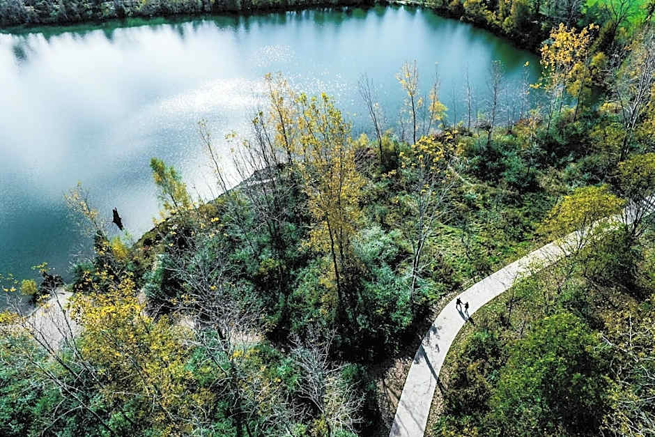 Holiday Inn Express And Suites St.Thomas. By IHG