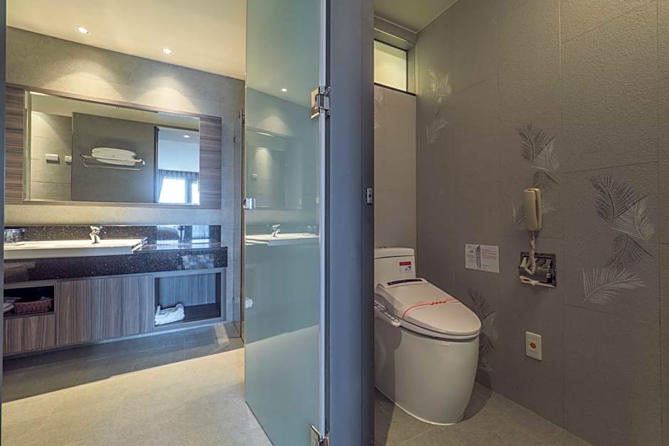 Watermark Hotel - Kaohsiung Main Station