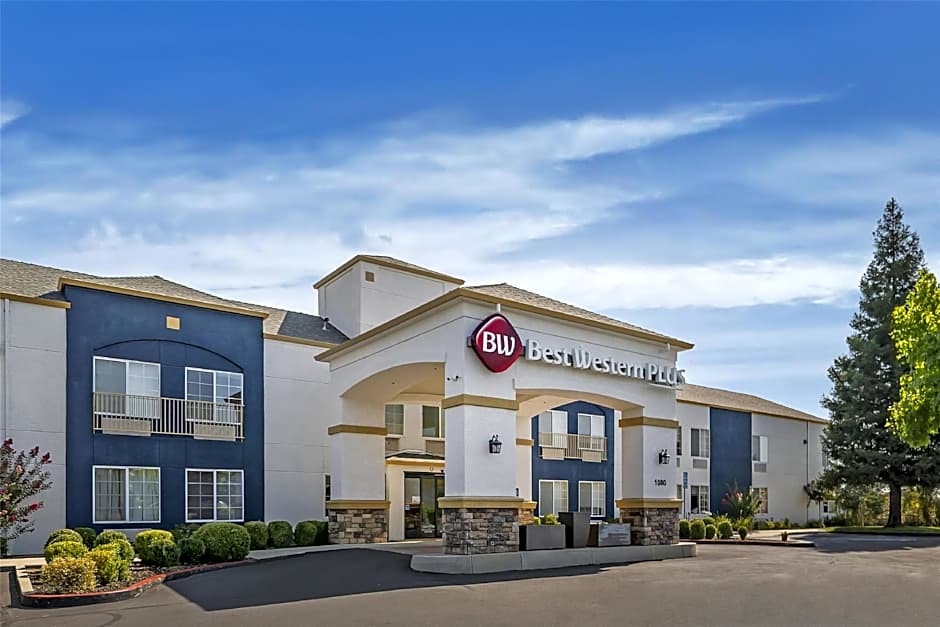 Best Western Plus Twin View Inn & Suites