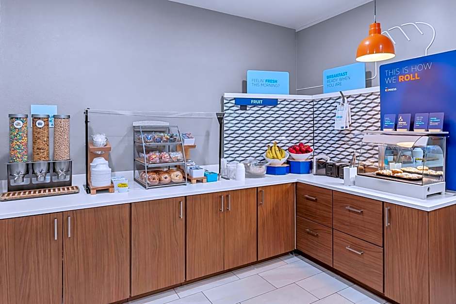 Holiday Inn Express & Suites Cross Lanes By IHG