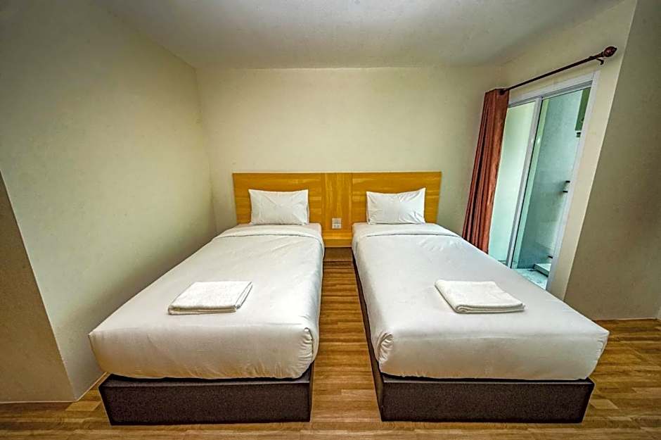 The charlotte smart hotel lopburi