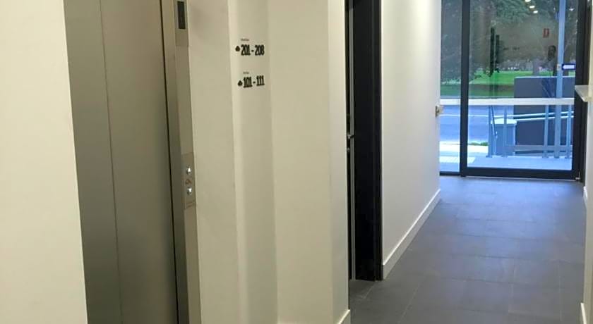 Whitehorse Apartments Hotel