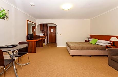 Queen Room with Garden View