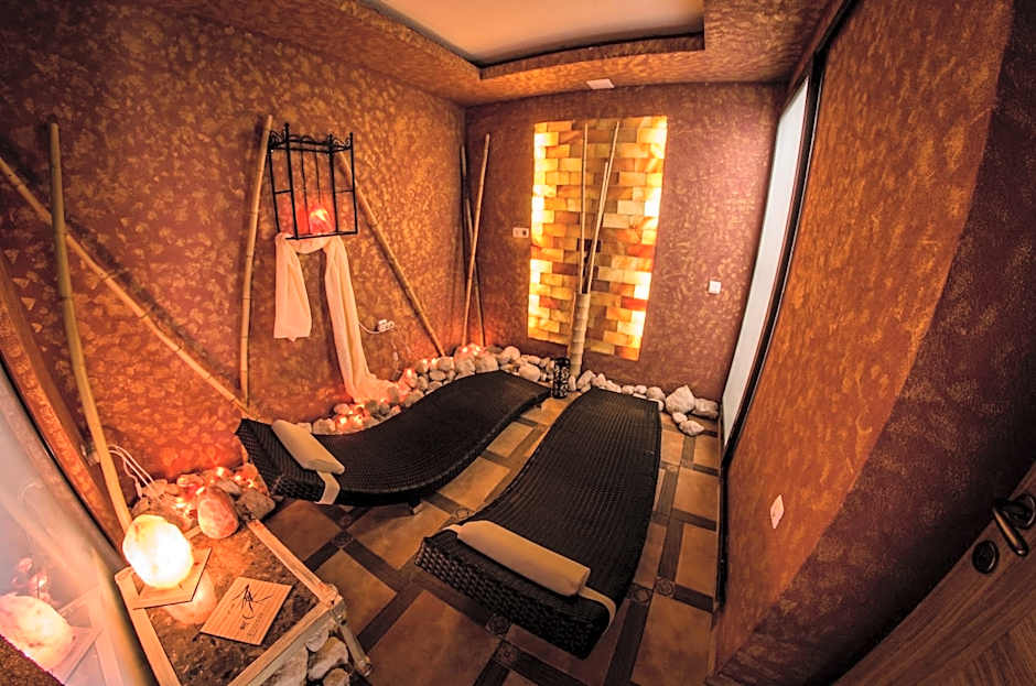 Premier Fort Cuisine - Full Board