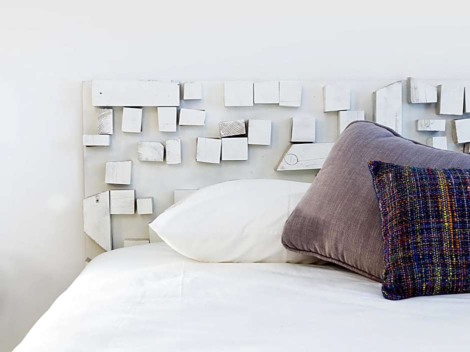 Santa Bica Eat Drink & Sleep