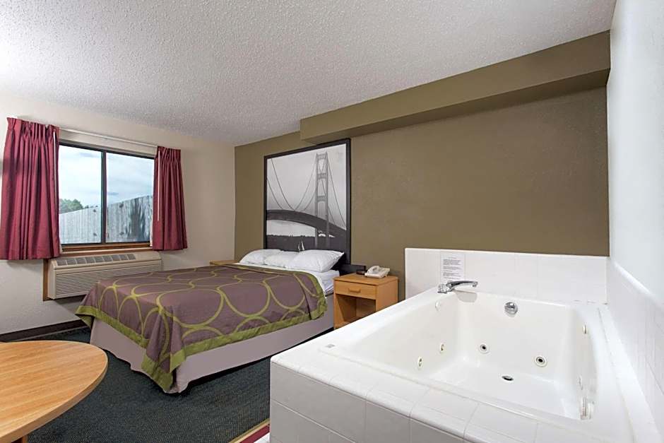 Super 8 by Wyndham Houghton Lake