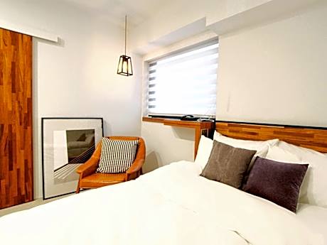Double Bed En-Suite with Window