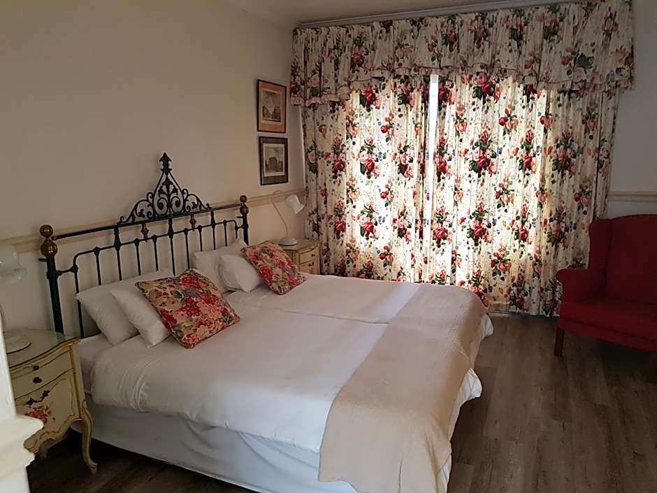 Sherwood's Country House