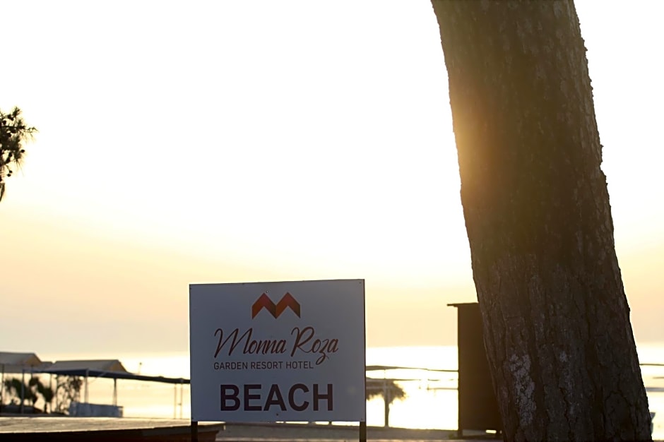 Monna Roza Beach