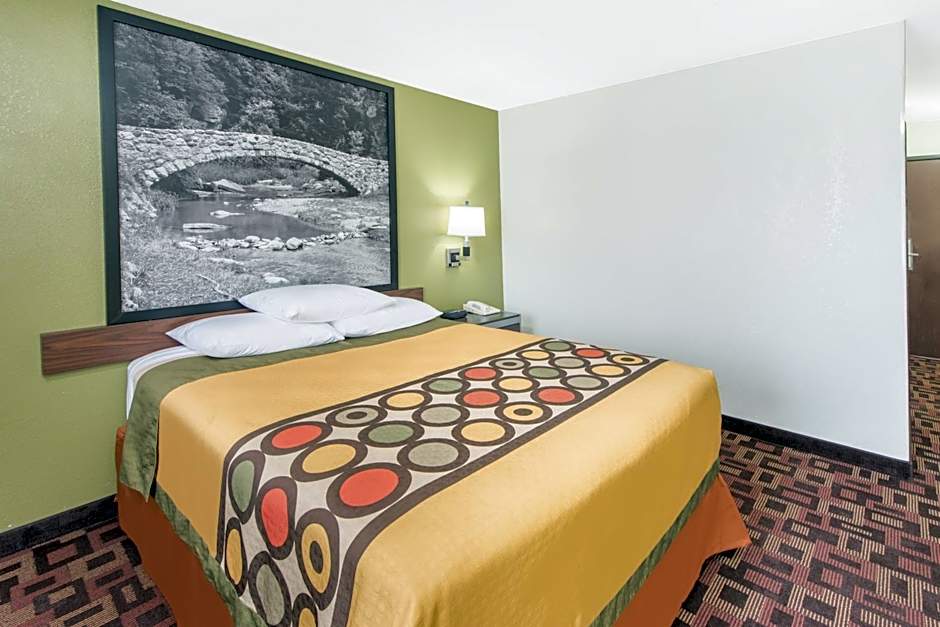 Super 8 by Wyndham Moberly MO