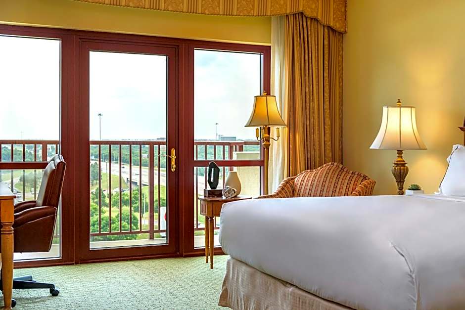 Renaissance by Marriott Tulsa Hotel & Convention Center