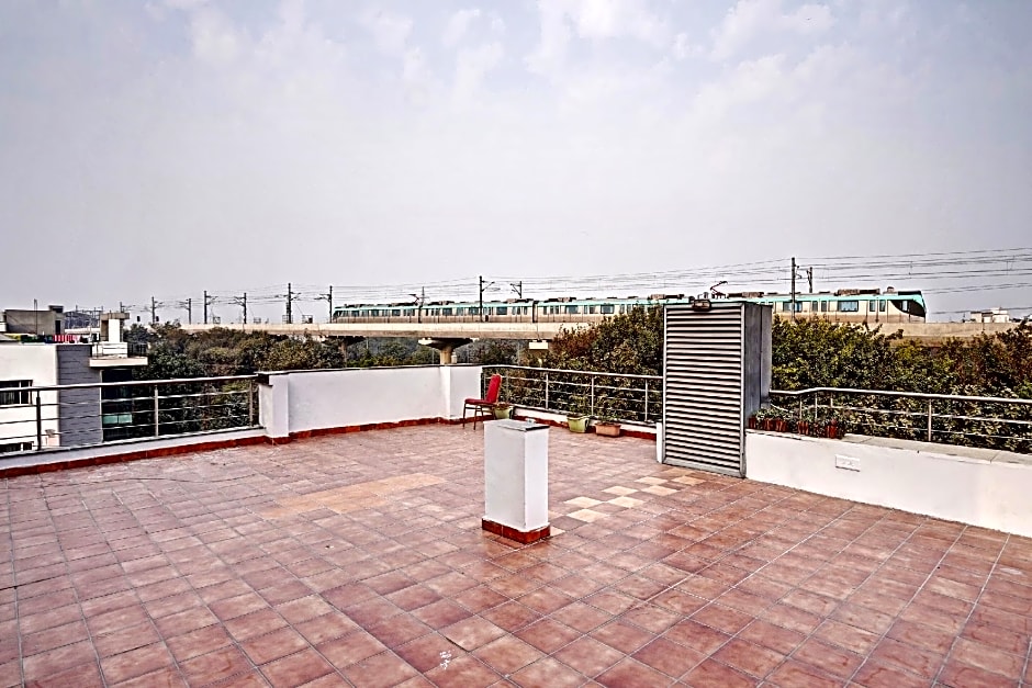 Qotel Noida 51 couple Friendly 