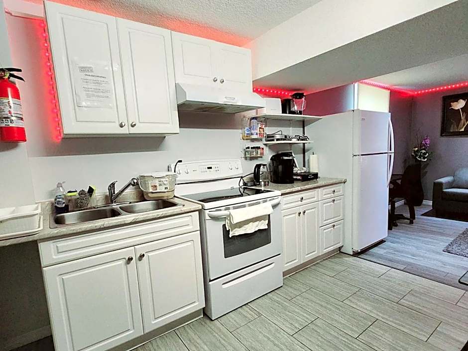 Staycation Studio Apartment, Private kitchen , Washroom, Micro Gym & Free Onsite Parking