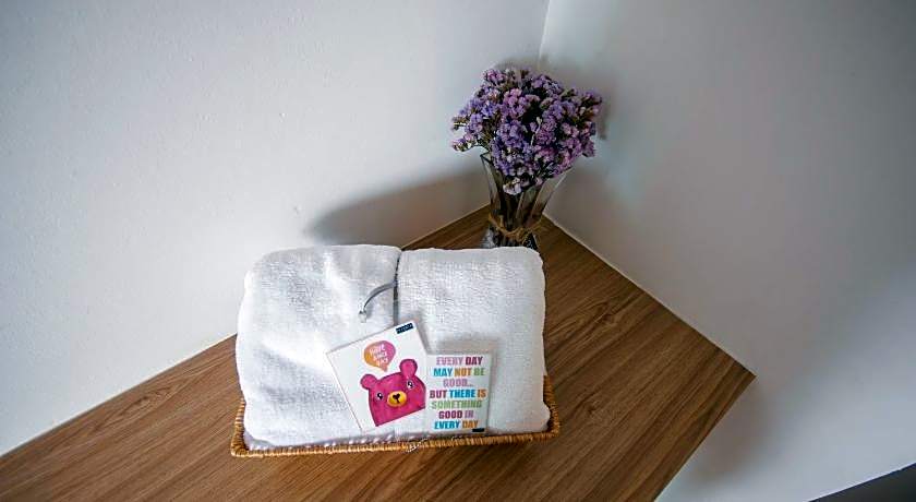 The LogBook room and cafe'